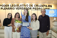Câmara Municipal de Cruzeta homenageia jovem Keyla Adssa, vencedora do Programa Jovem Senador 2025