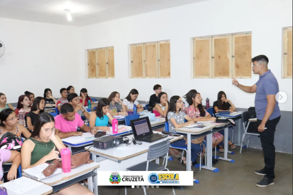 SÁBADO FOI DIA DE MAIS AULÕES PREPARATÓRIOS PARA O ENEM. 📚🖊️